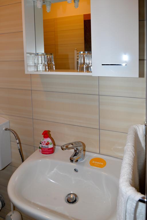 Guesthouse Pink Panther Udbina 部屋 写真