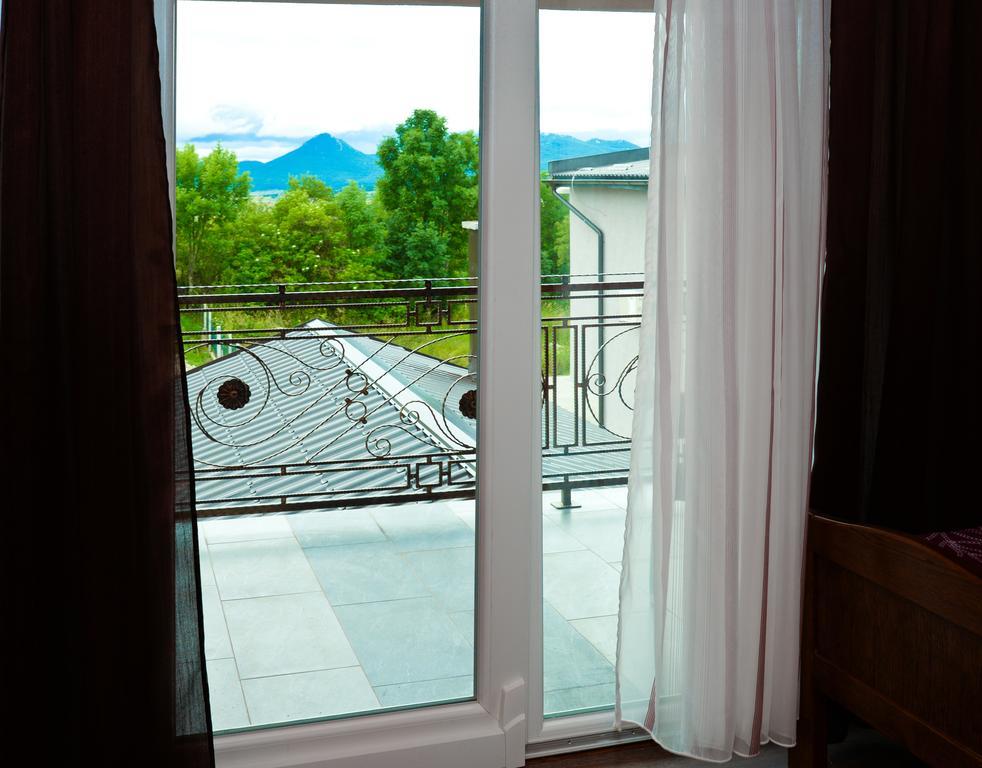 Guesthouse Pink Panther Udbina エクステリア 写真